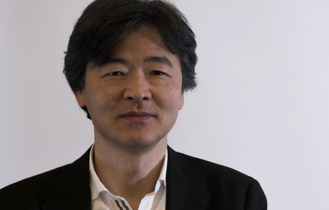 尾内　康臣